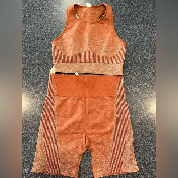 NWT Fabletics Ombre Seamless Ultra High-Waisted 6" Short and Top - Picture 4 of 7